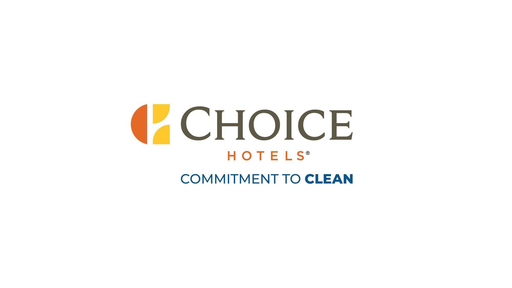 Quality Inn & Suites Vandalia Near I-70 And Hwy 51 Exterior foto
