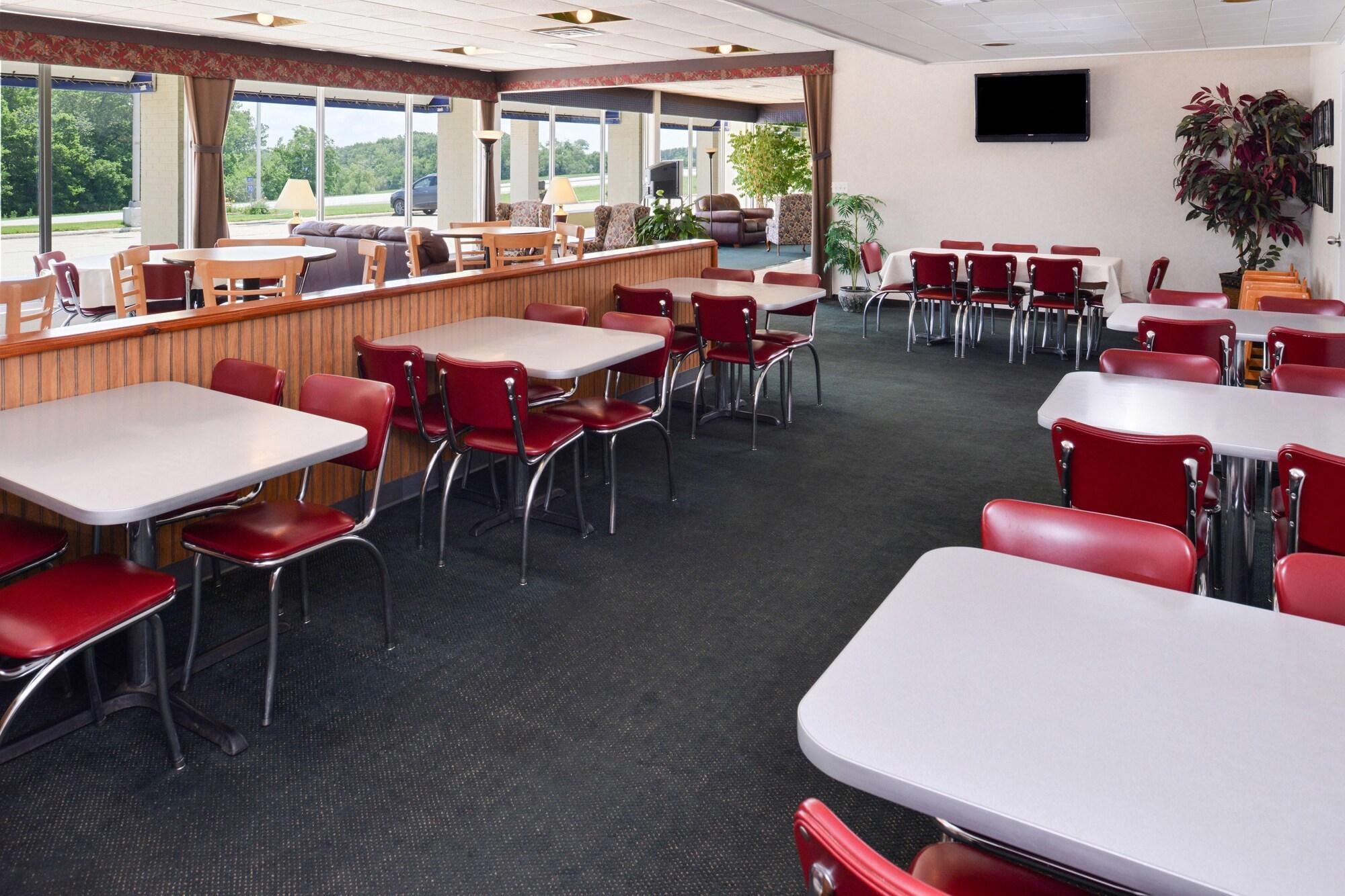 Quality Inn & Suites Vandalia Near I-70 And Hwy 51 Exterior foto