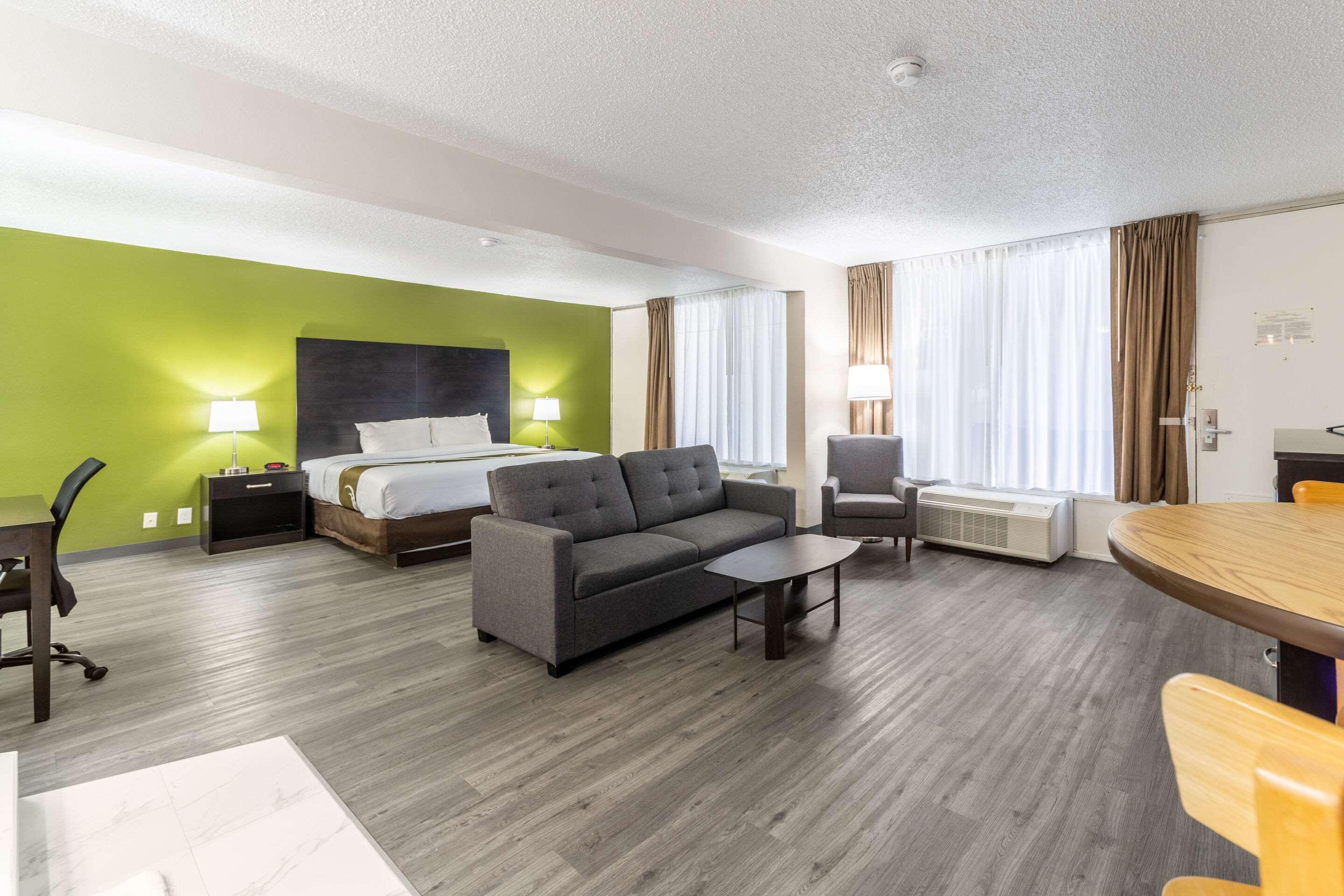 Quality Inn & Suites Vandalia Near I-70 And Hwy 51 Exterior foto