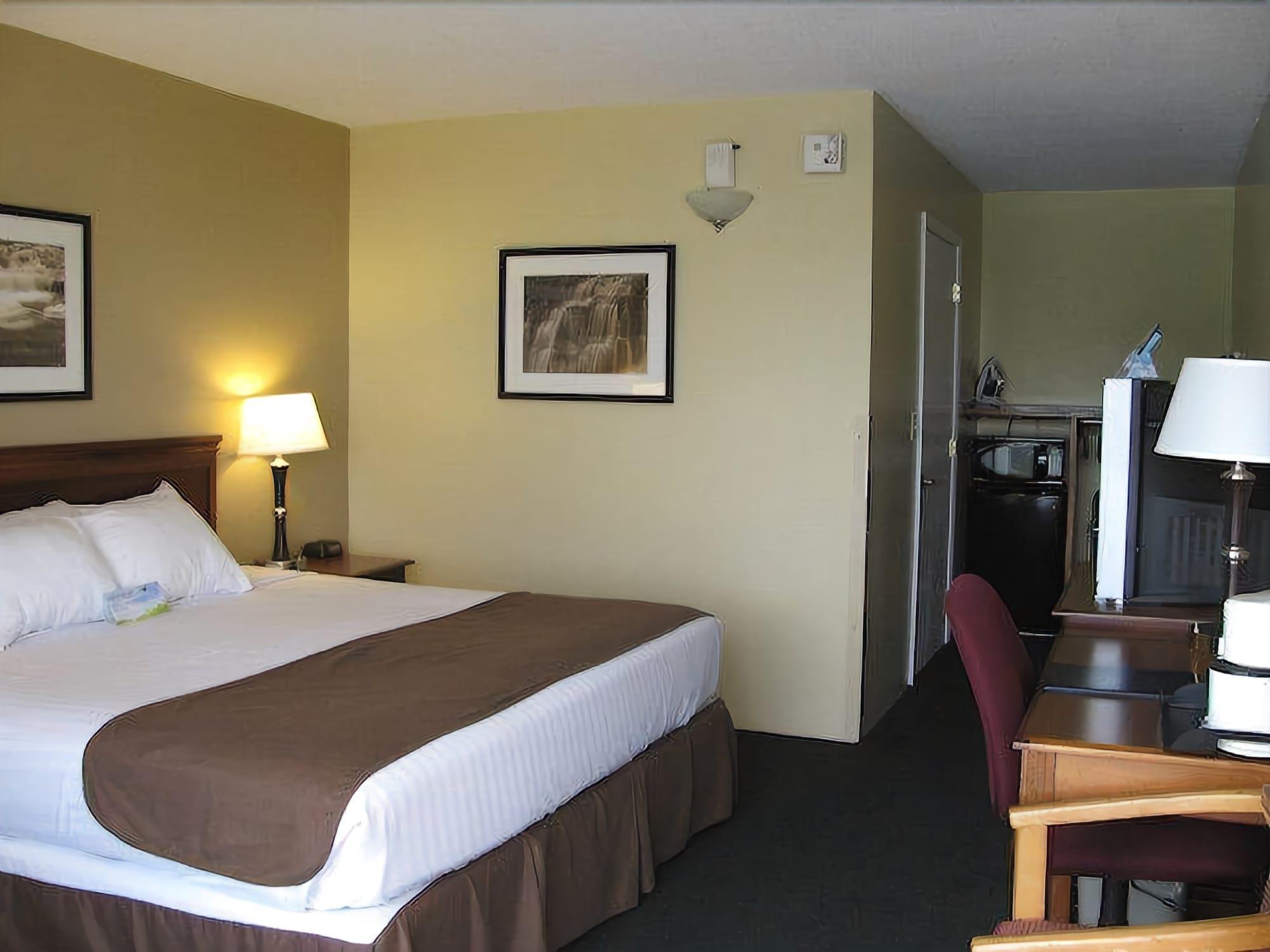 Quality Inn & Suites Vandalia Near I-70 And Hwy 51 Exterior foto
