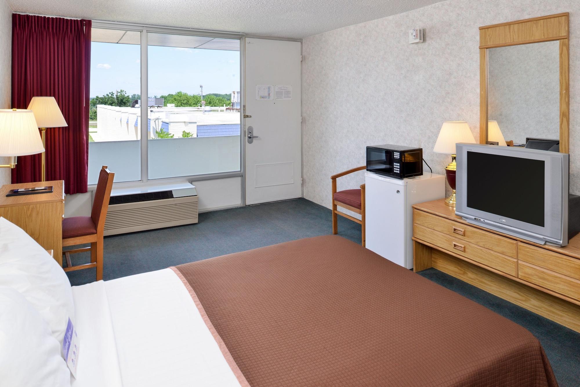Quality Inn & Suites Vandalia Near I-70 And Hwy 51 Exterior foto