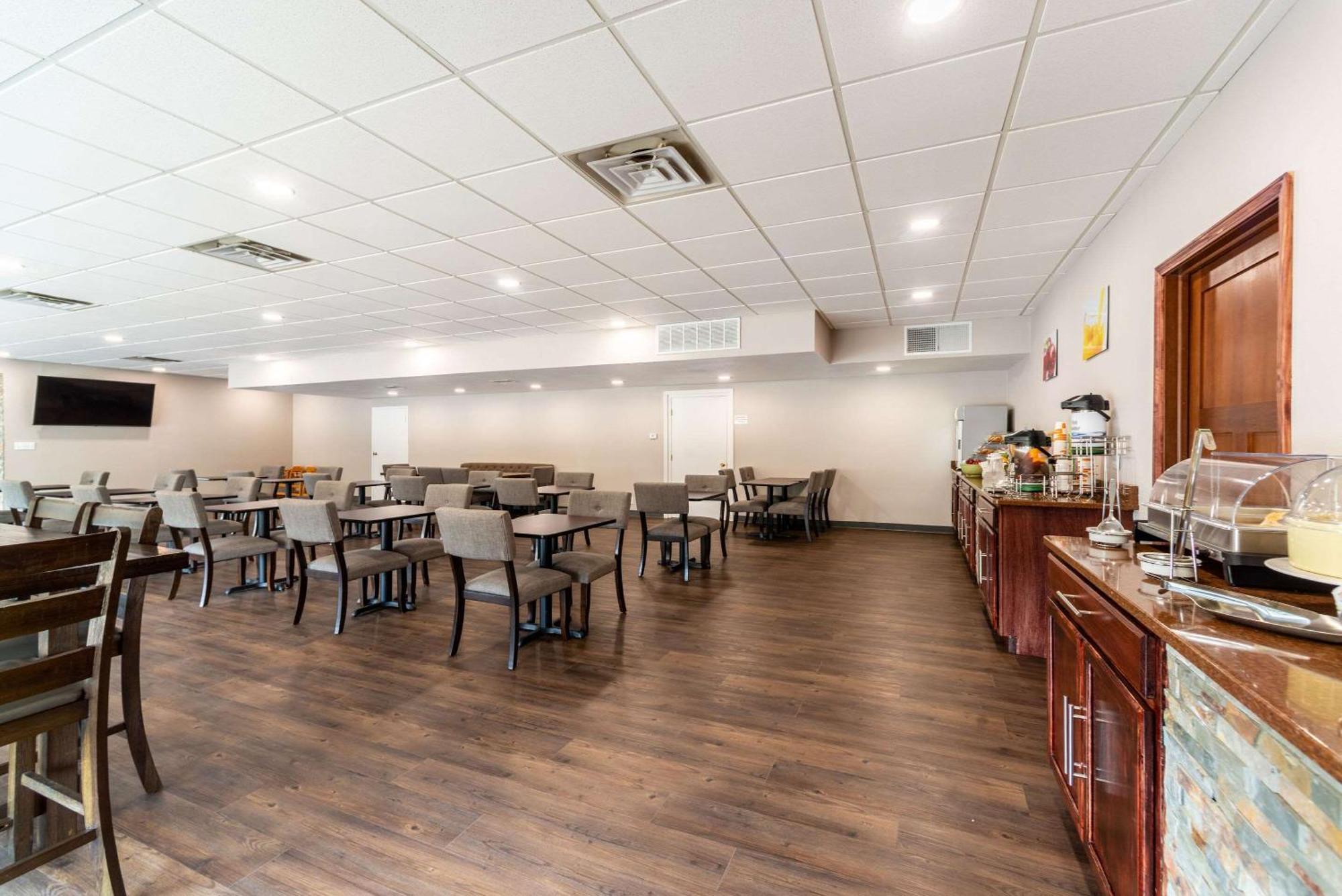 Quality Inn & Suites Vandalia Near I-70 And Hwy 51 Exterior foto