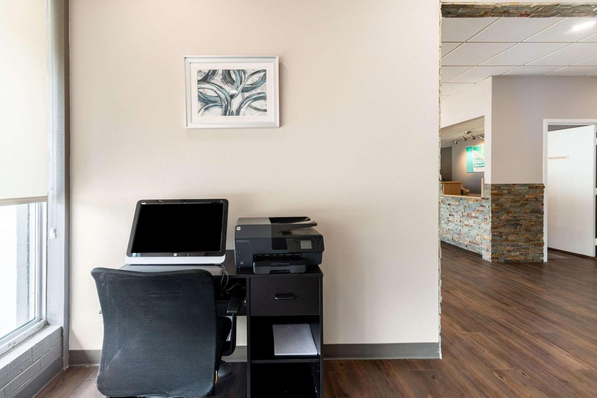 Quality Inn & Suites Vandalia Near I-70 And Hwy 51 Exterior foto