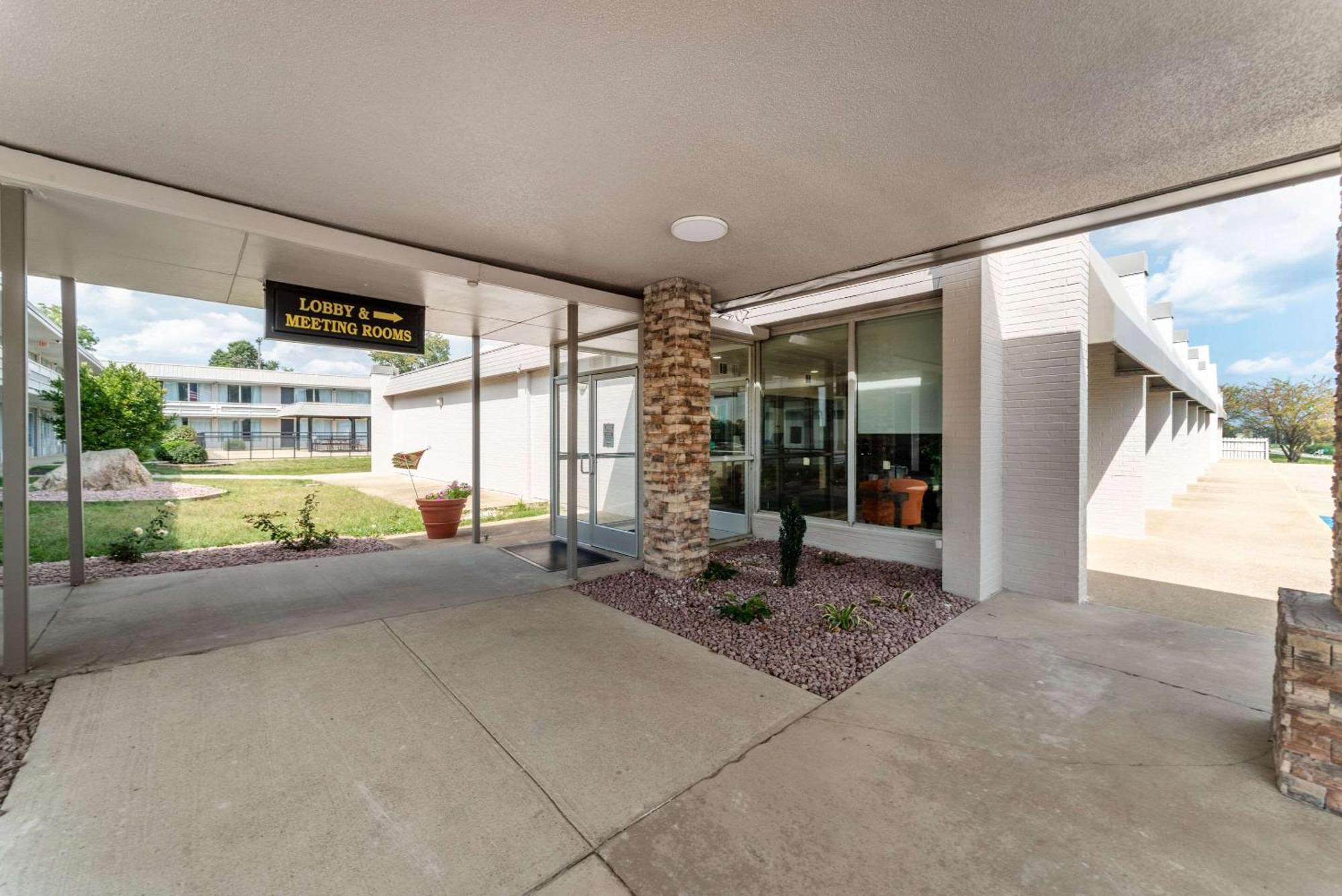 Quality Inn & Suites Vandalia Near I-70 And Hwy 51 Exterior foto