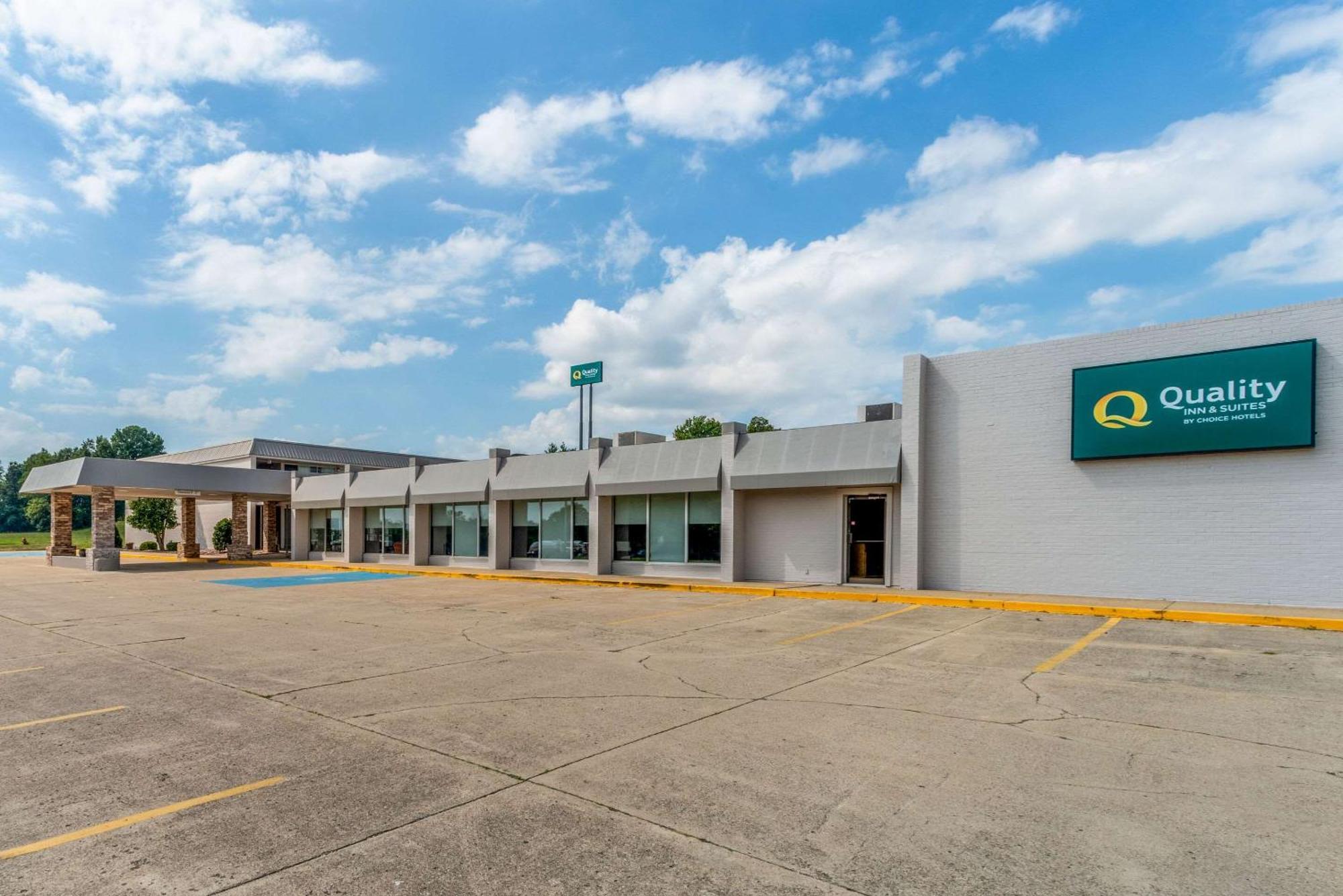Quality Inn & Suites Vandalia Near I-70 And Hwy 51 Exterior foto