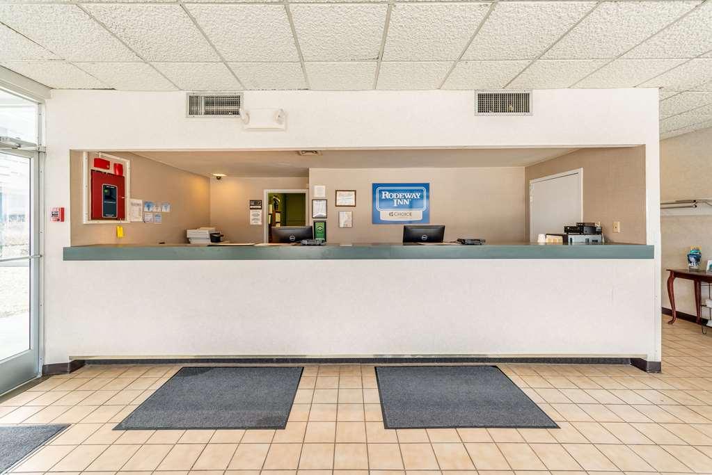 Quality Inn & Suites Vandalia Near I-70 And Hwy 51 Interior foto