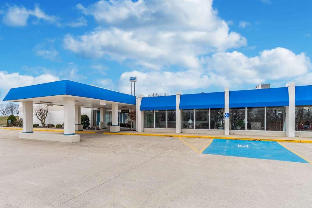 Quality Inn & Suites Vandalia Near I-70 And Hwy 51 Exterior foto